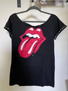 Alice + Olivia Rolling Stones Tongue Graphic Tee - Black & Red